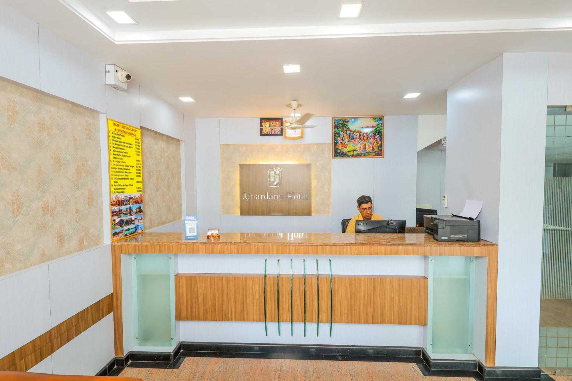 Hotel Janardana Udupi Exterior photo